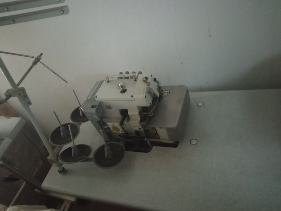 Overlok tikuv mashinasi