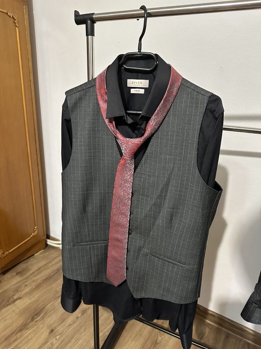 Vând costum bărbați