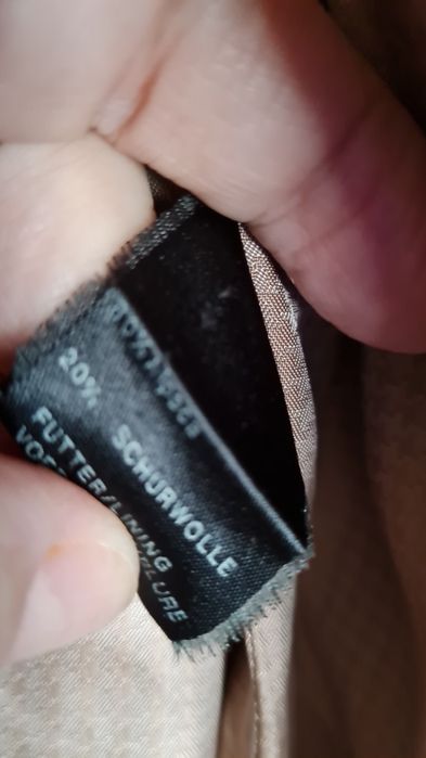 Haină călduroasă toamnă-iarnă din material de calitate superioară.