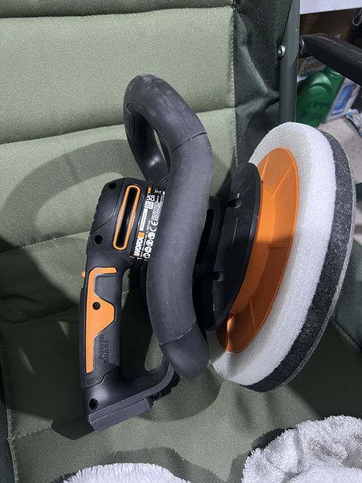 Полираща машина Worx 20V 3000 об./мин. + 4 чисто нови калъфа