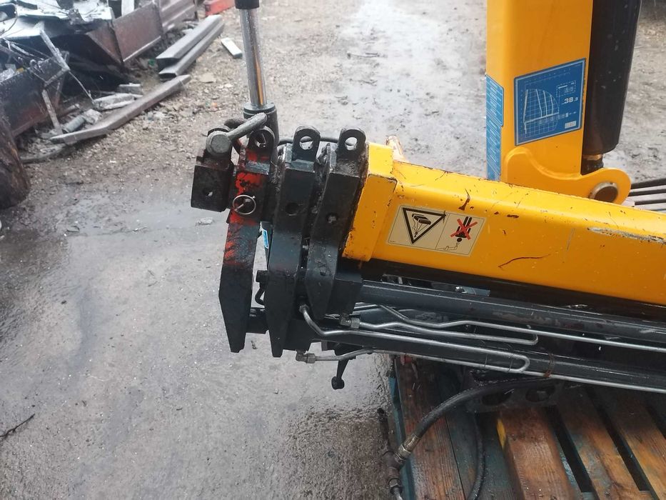 Автокран за лекотоварен камион