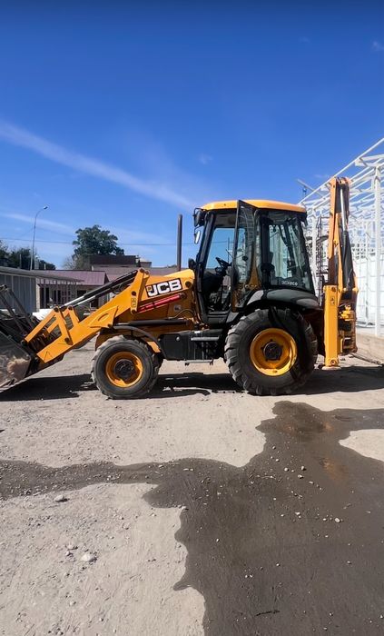 Трактор 3 в 1 (экскаватор - погрузчик)