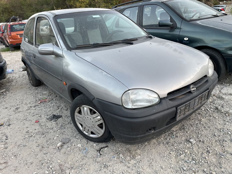 Opel Corsa 1.4Si 82кс 1994 На Части
