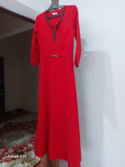 Продам платье б/у