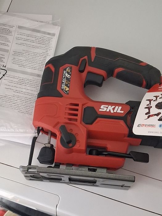 fierăstrău pendular skill nou