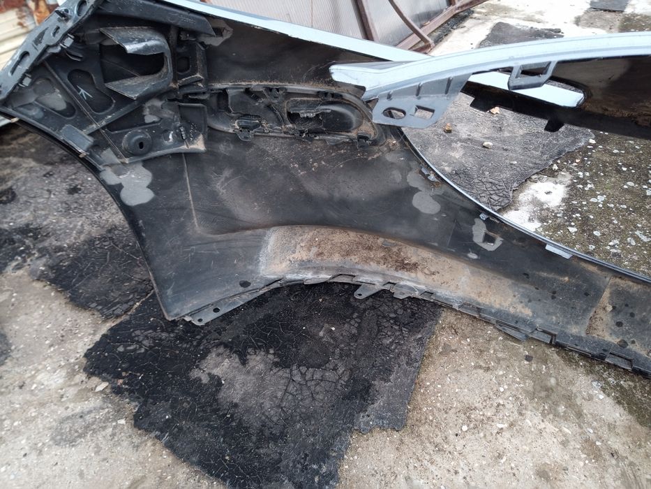 Продавам предна броня за Пежо 207