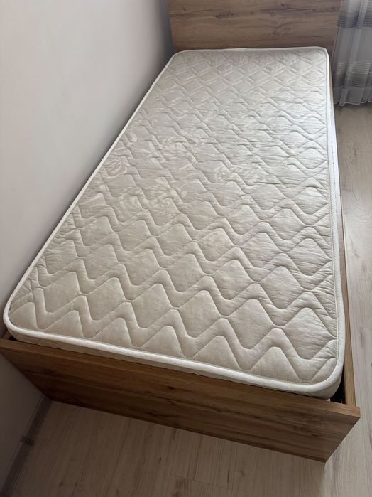 Единично легло 200x90 с подматрачна рамка и матрак