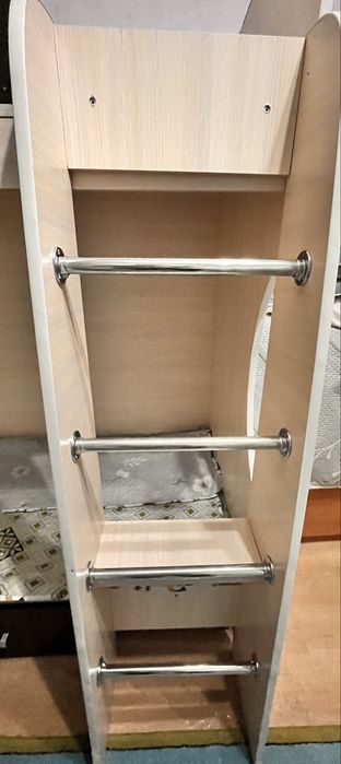 Двухъярусная кровать