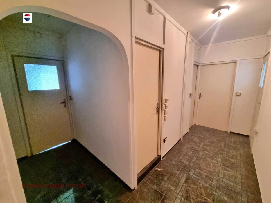 Тристаен апартамент за продажба кв. Дружба 3 - снимка 3