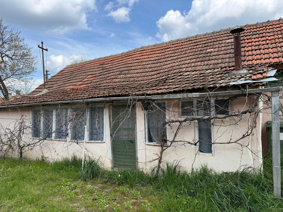 Teren intravilan cu casa batraneasca in vatra satului Dragsina