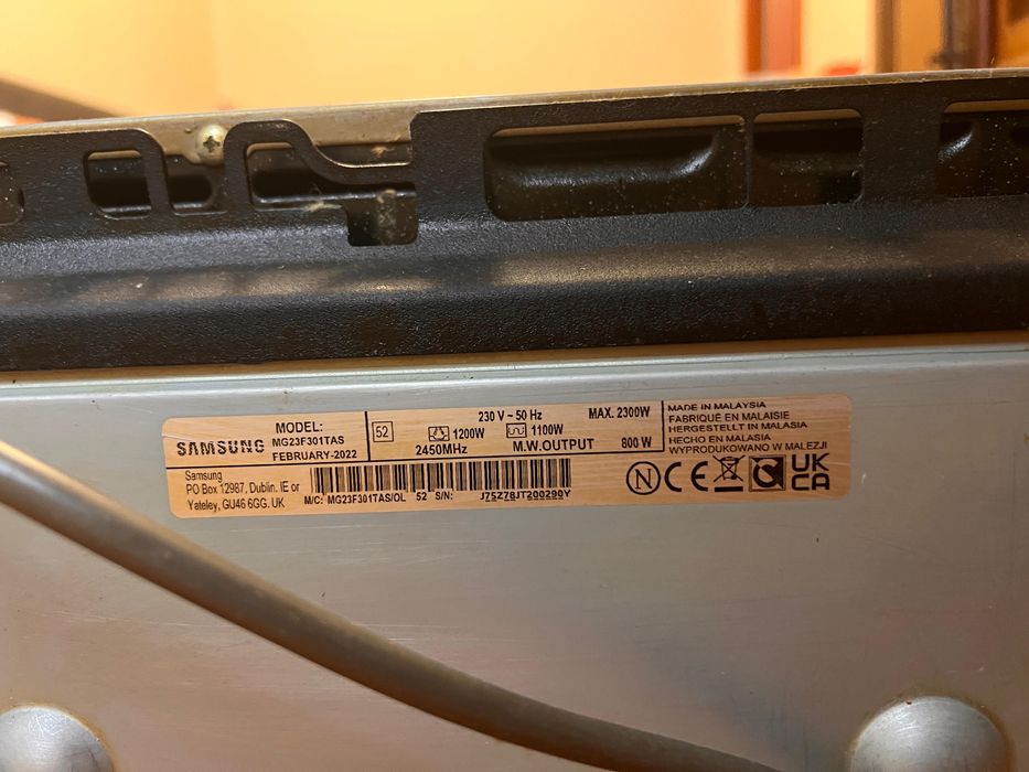 Vând Microunde Samsung MG23f301tas