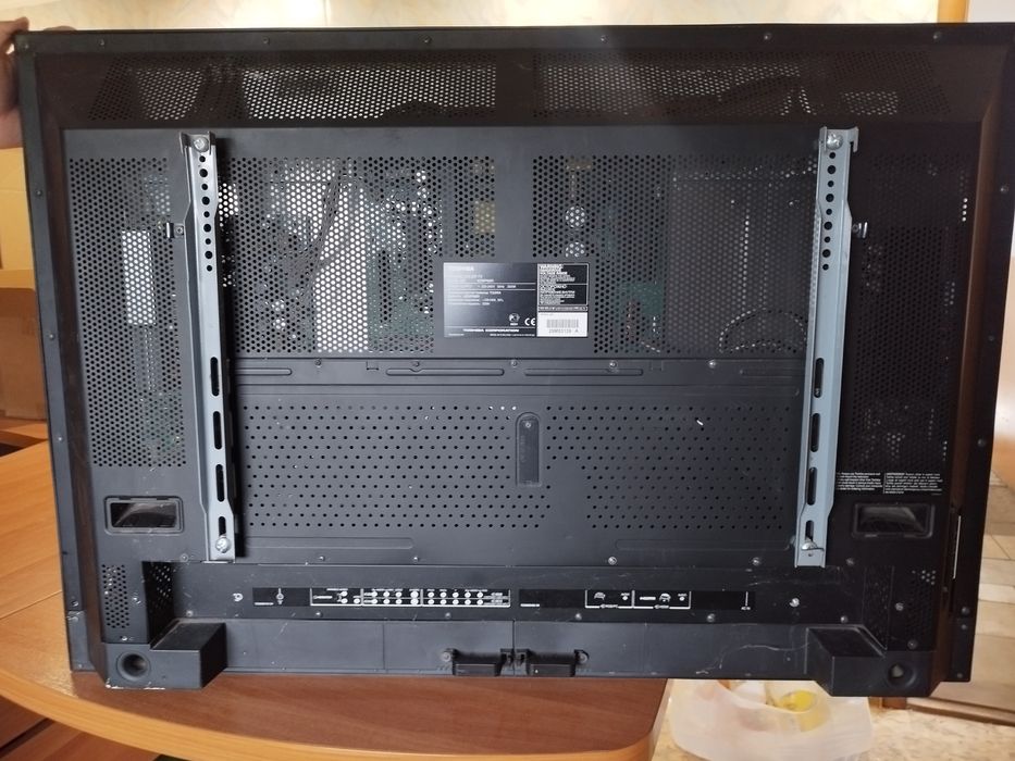 Телевизор Sony  и Тoshiba