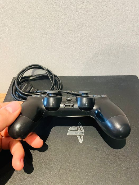 PlayStation 4 PS4 Pro 1TB