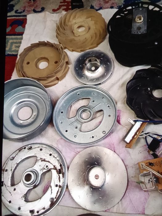 Продам корпус и запчасти пылесоса.