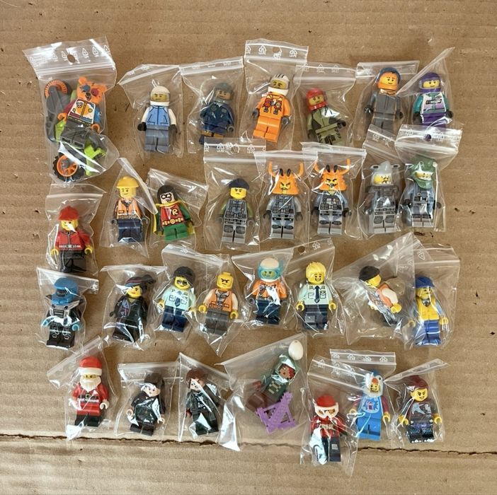Minifigurine LEGO din diferite teme
