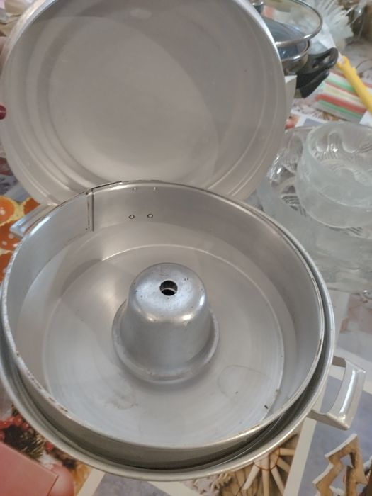 Голямо разнообразие от старинни колекции ,сервизи и други на символичн