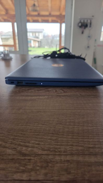 HP лаптоп малък 13,9инча