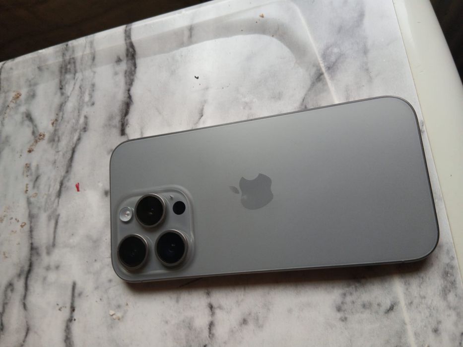 Iphone 15 pro 256 gb garantie baterie 90%  impecabil
