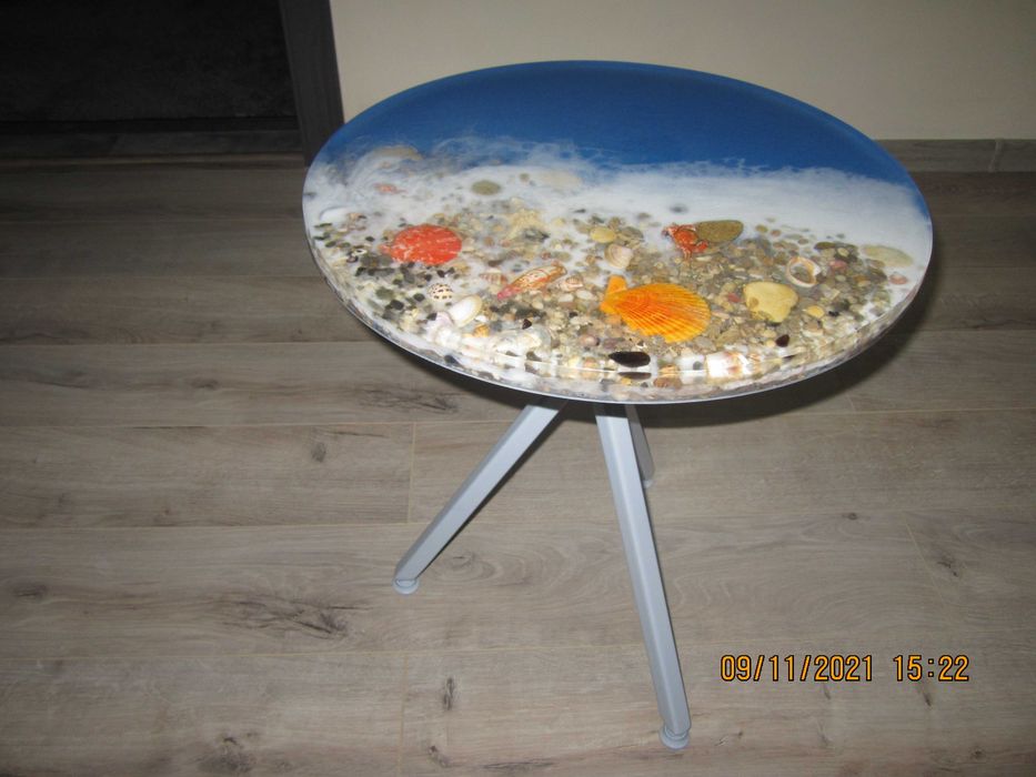 Атрактивна масичка за кафе с епоксидна смола