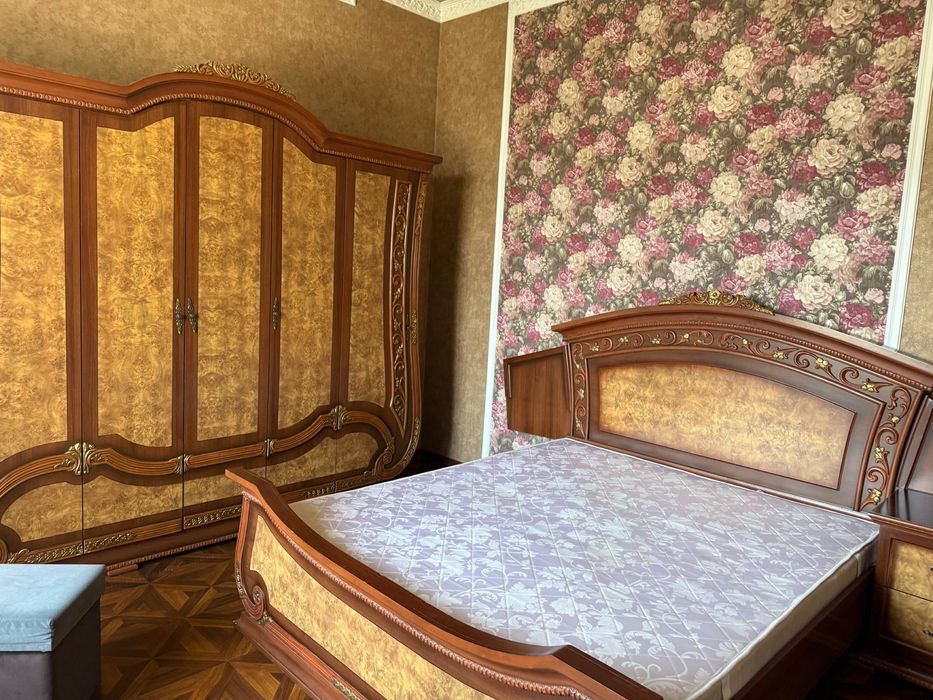 Продаётся спальный гарнитур