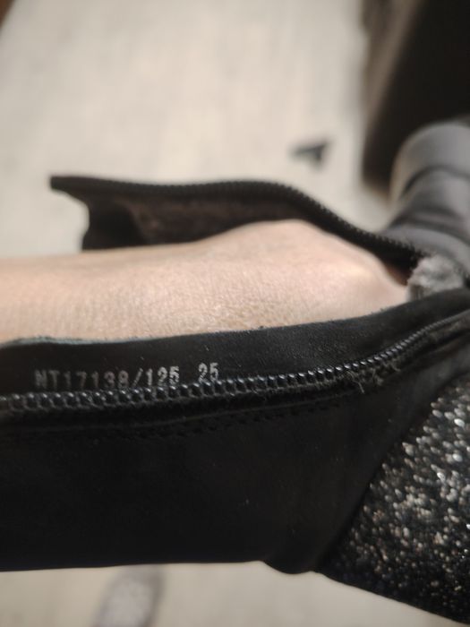 Продам красовки  кожанные