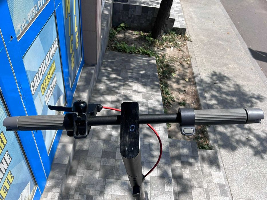 Trotinetă Electrică Xiaomi Scooter 5, 350 W, 10 Inch, Până la 25 km/h