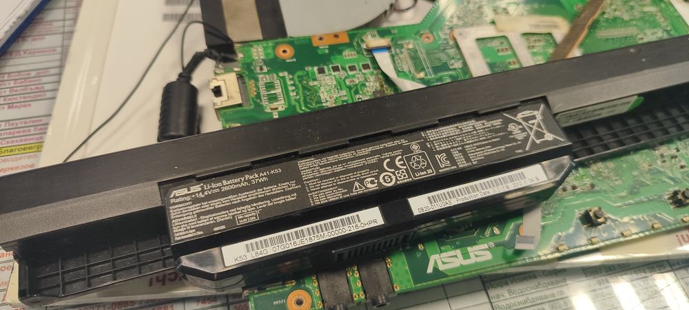 Лаптоп asus hp x54h , дъно, батерия, дисплей, окабеляване, тонколони - всичко