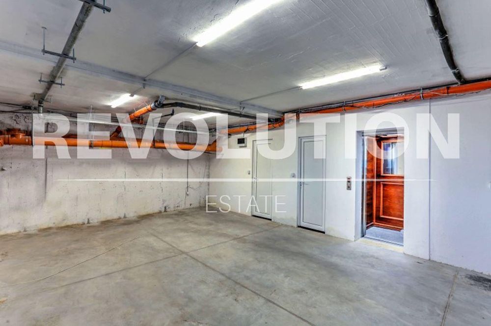 Дава се под наем Четиристаен апартамент в Варна, Галата - 207 кв.м за 2194.02 € - Снимка #9