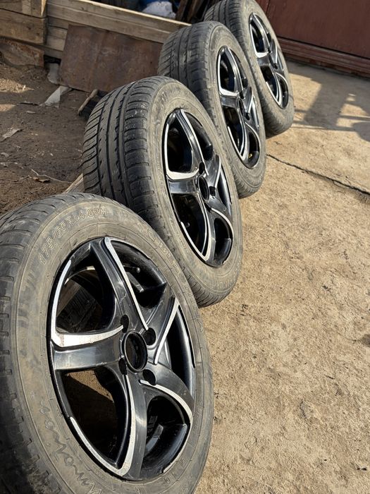 Продам колеса с дисками( комплект)