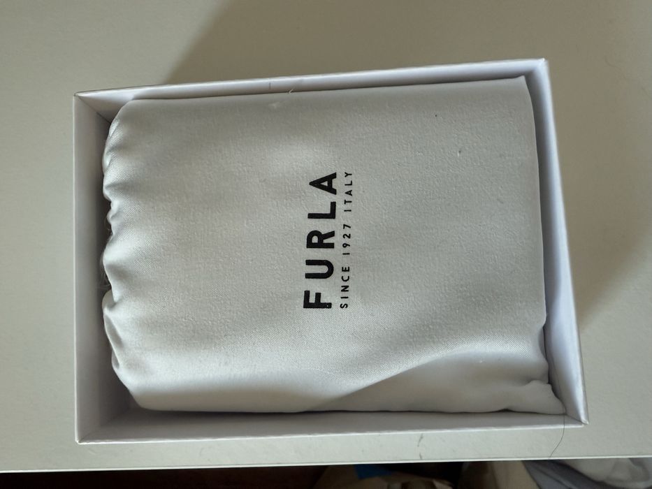 Продавам чисто нов портфейл Furla
