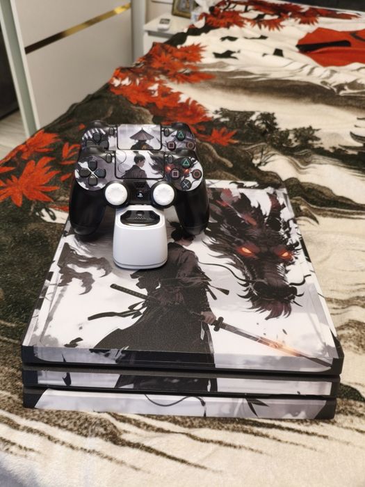 consola ps4 pro cu 2 controllere