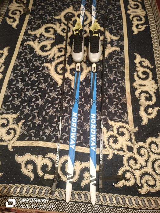 Продам комплект лыж с ботинками 43 размер