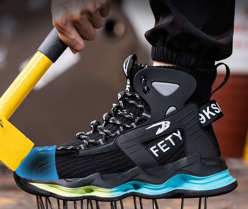 Продам ботинки с железнвм носом