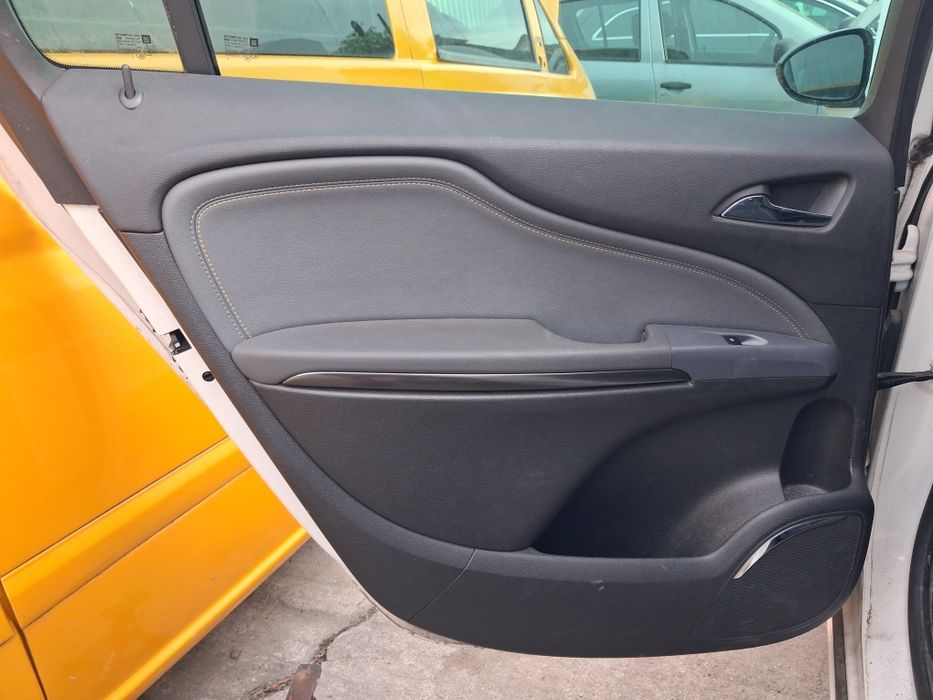 Fete usi Opel Zafira C 2011 - 2016