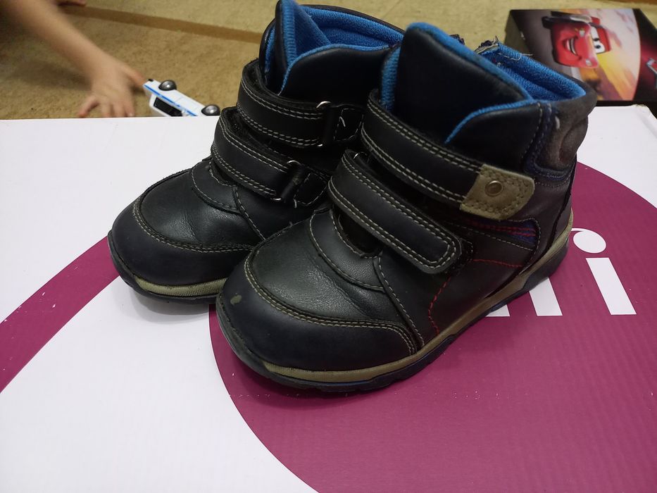 Продам ботиночки,ботинки,сапоги