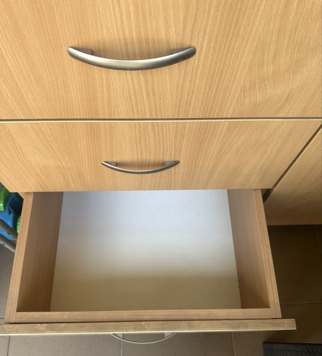 comoda cu 3 sertare si usa