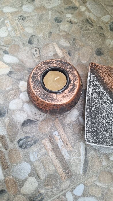 Арт свещник с  стъклени  камъчета