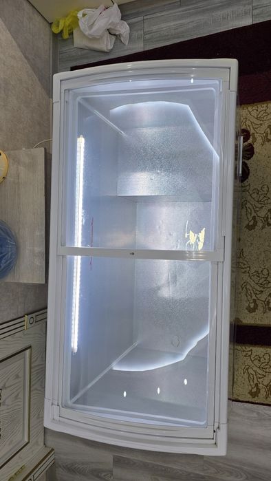 Продам морозильник Loreto как новый гарантия есть