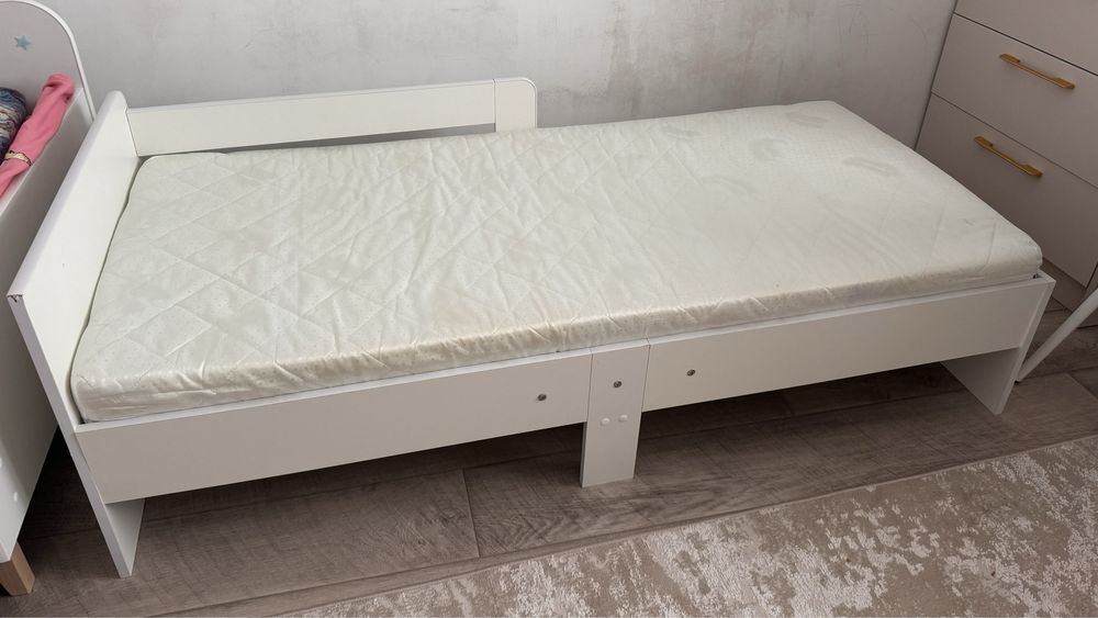Детская кровать с матрасом