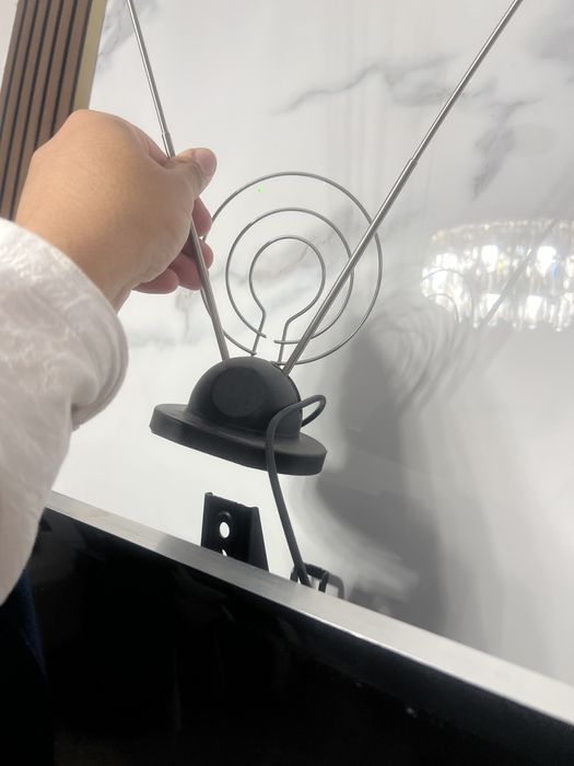 продаю телевизор SmartTv