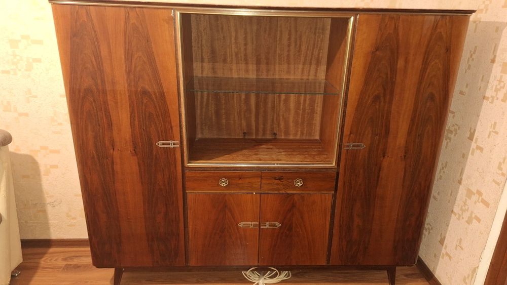 Отдам сервант. Самовывоз