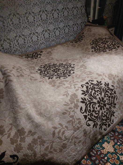 Продаю ковер  3 на 2