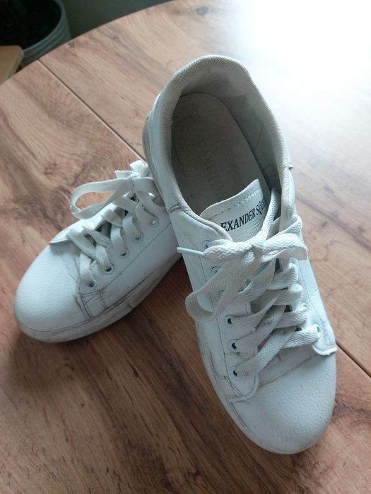 Продам кеды женские