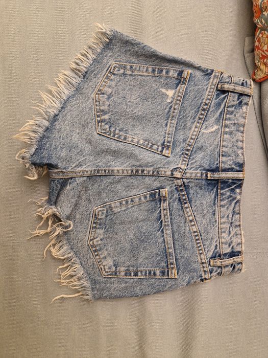 Blugi scurti 32 Bershka