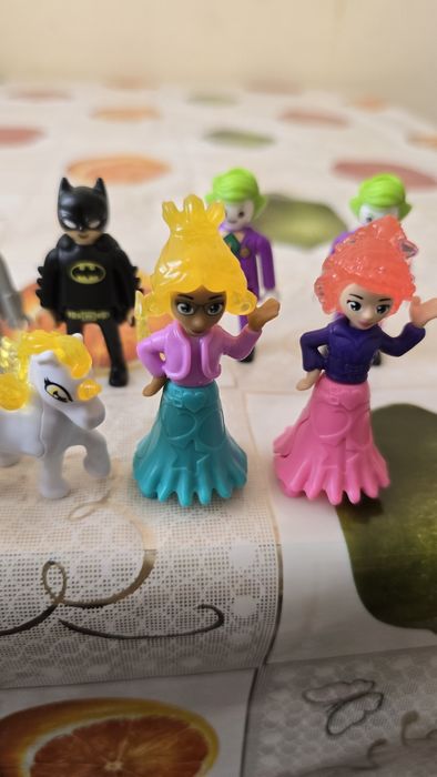 Киндер игрушки 11 штук.