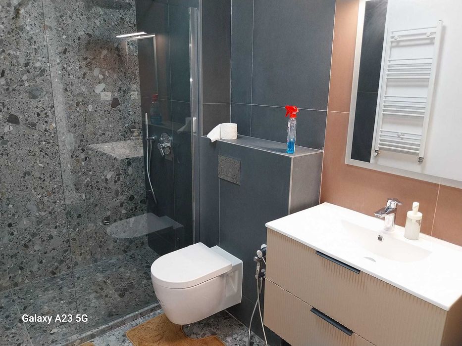 Inchiriez apartament 2 camere decomandate Dacia loc de parcare subteran inclus