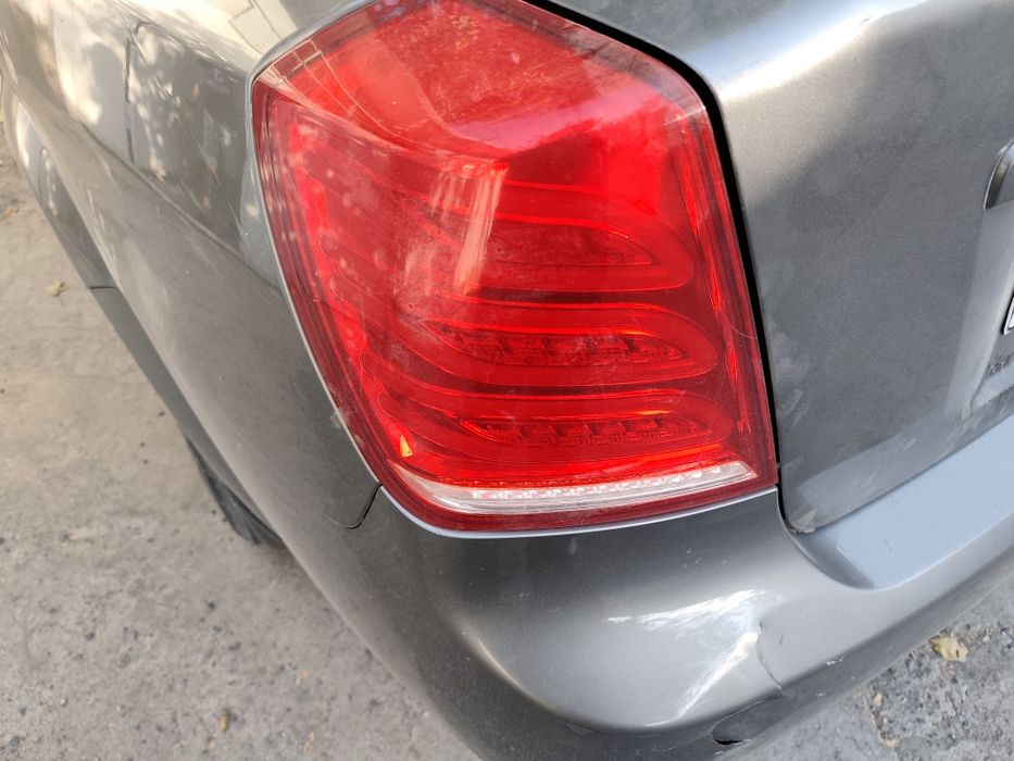 Stot lasittiga jentraga