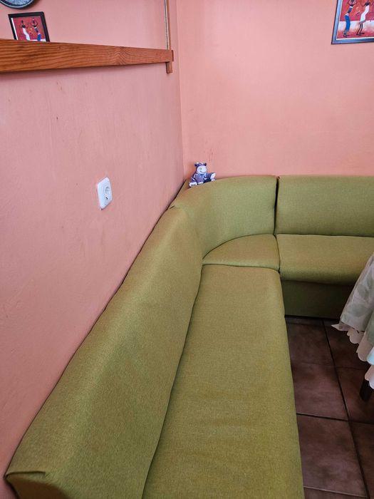 Продавам кухнеско диванче.