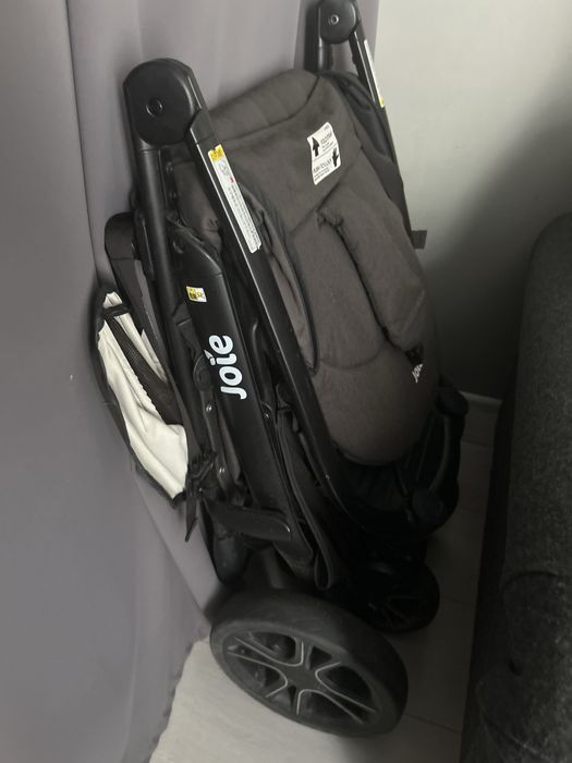 Продам коляску Joie