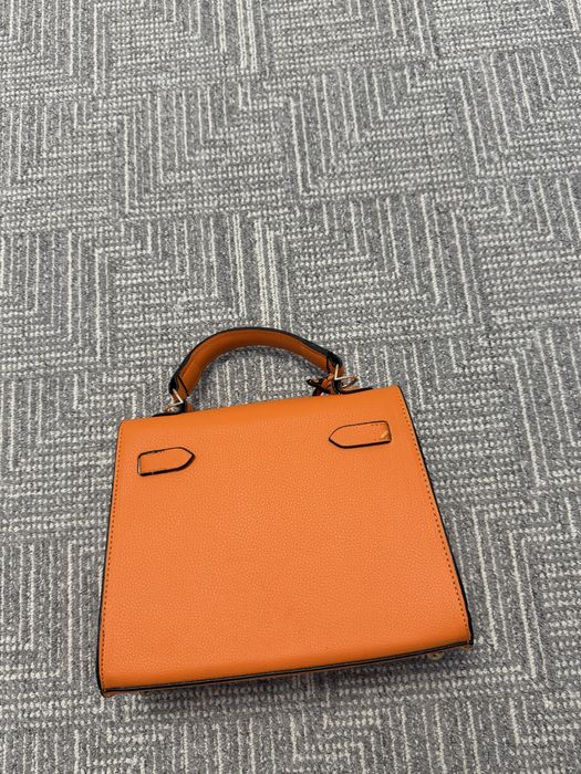 Елегантна луксозна чанта в стил Hermès Kelly